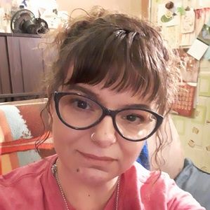 Meet your Posher, Angela